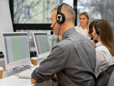 How to Improve First Call Resolution (FCR) in Call Centers